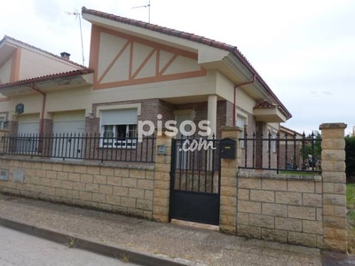 Casa adosada en venta en Villarcayo