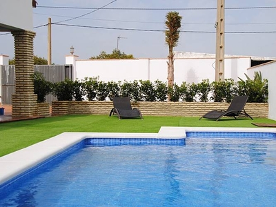 Casa con piscina y jardín privados en Conil