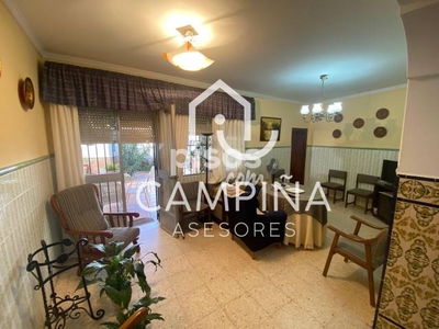 Casa en venta en Calle Huelva, cerca de Calle Carpintero