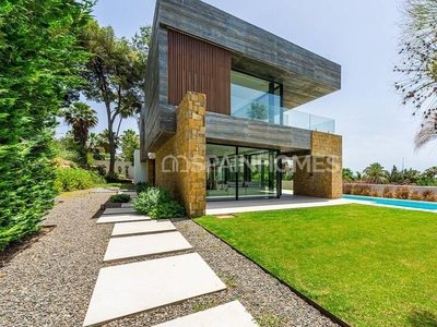 Casa Unifamiliar Única con Agradables Vistas al Mar en Marbella