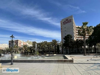 Alquiler de Piso 3 dormitorios, 2 baños, 1 garajes, Buen estado, en Almería, Almeria