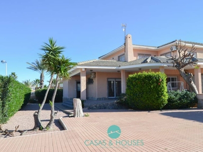 Chalet en venta en La Manga del Mar Menor, Murcia