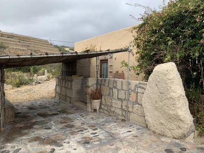 Casa con terreno en Arico