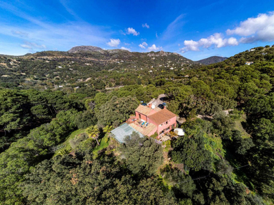 Casa con terreno en Casares