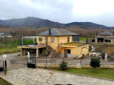 Casa con terreno en Villafranca del Bierzo