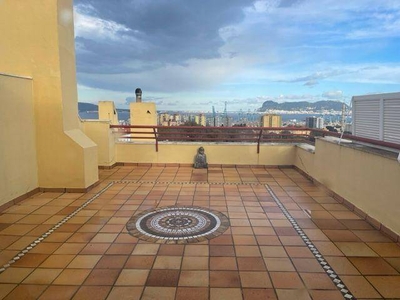 Alquiler Casa adosada Algeciras. Plaza de aparcamiento con balcón calefacción central 130 m²