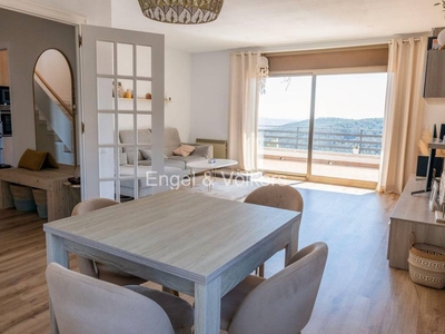 Alquiler Casa adosada en Avinguda de Can Montmany Corbera de Llobregat. Plaza de aparcamiento con terraza 358 m²