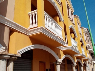 Alquiler Casa adosada en Urb. Pueblo L'Eliana. Buen estado plaza de aparcamiento con balcón calefacción central 164 m²