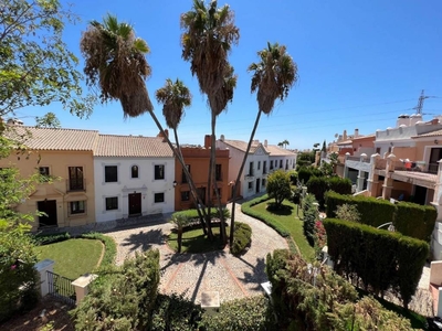 Alquiler Casa adosada Estepona. Con terraza 236 m²