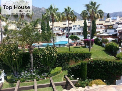 Alquiler Casa adosada Marbella. Con terraza 272 m²
