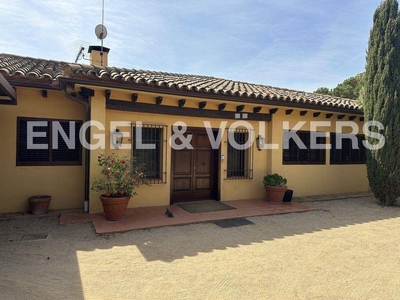 Alquiler Casa adosada Sant Vicenç de Montalt. 262 m²