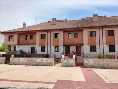 Alquiler Casa adosada Valladolid. Con terraza 199 m²