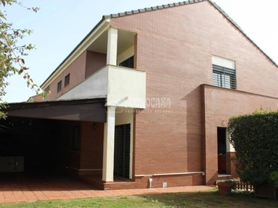 Alquiler Casa pareada Gelves. 184 m²