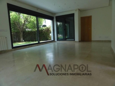 Alquiler Casa unifamiliar Alcobendas. Buen estado con terraza 270 m²