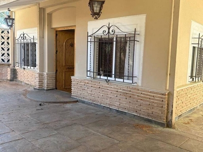 Alquiler Casa unifamiliar en av san lorenzo Torrent (València). 250 m²