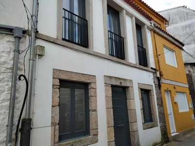 Alquiler Casa unifamiliar en Calle Diego Carmona Baiona. Buen estado con balcón calefacción individual 100 m²