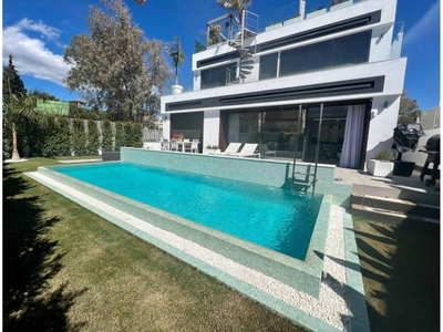 Alquiler Casa unifamiliar en Calle `playa de rio verde Marbella. Buen estado con terraza 465 m²