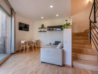 Alquiler Casa unifamiliar en Mas L'Hospitalet de Llobregat. Con terraza 115 m²