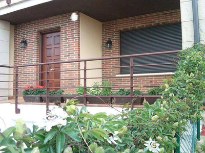 Alquiler Casa unifamiliar en Urbanización Rìa del Pas Piélagos. Buen estado con terraza 196 m²