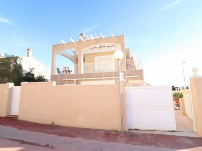 Alquiler Casa unifamiliar Orihuela. Con terraza 135 m²