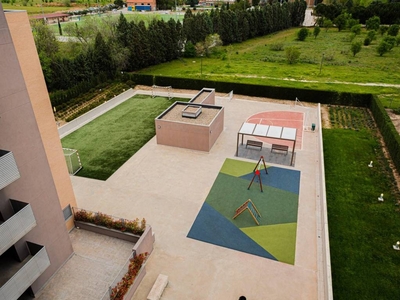 Alquiler Piso Alcalá de Henares. Piso de una habitación en Honduras. Buen estado con terraza