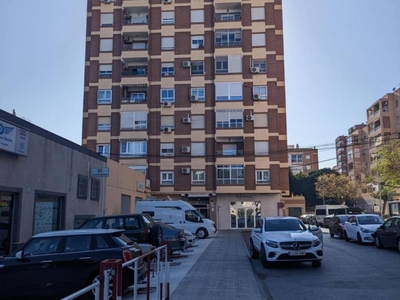 Alquiler Piso Almería. Piso de tres habitaciones en Emilio Viciana Góngora 2. Tercera planta