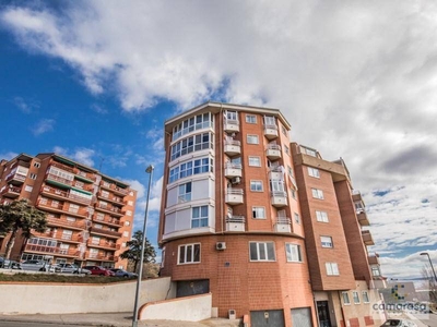 Alquiler Piso Ávila. Piso de cuatro habitaciones en Calle de los Hornos Caleros. Buen estado sexta planta