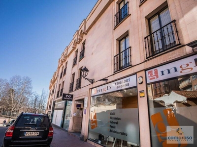 Alquiler Piso Ávila. Piso de cuatro habitaciones en Calle Gabriel y Galán. Buen estado tercera planta