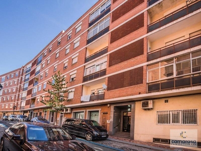 Alquiler Piso Ávila. Piso de tres habitaciones en Calle Alfonso De Montalvo. Buen estado segunda planta