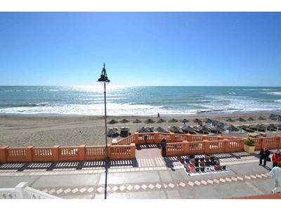 Alquiler Piso Benalmádena. Piso de dos habitaciones en Avenida Antonio Machado. Buen estado con terraza