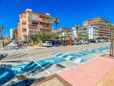 Alquiler Piso Fuengirola. Piso de una habitación en Avenida de Los Boliches. Con terraza