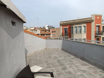 Alquiler Piso Lleida. Piso de tres habitaciones en ramon i cajal. Cuarta planta con terraza