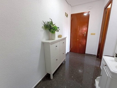 Alquiler Piso Moncada. Piso de cuatro habitaciones en Carrer de Barcelona. Buen estado segunda planta con balcón