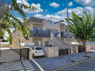 Alquiler Piso Pilar de la Horadada. Piso de dos habitaciones en cruz del sur. Primera planta con terraza