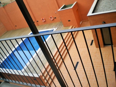 Alquiler Piso Sabadell. Piso de dos habitaciones en Carrer de Zurbano 113. Buen estado primera planta plaza de aparcamiento con terraza calefacción individual
