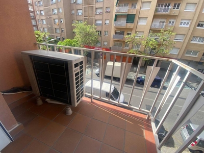 Alquiler Piso Sabadell. Piso de tres habitaciones Primera planta con balcón