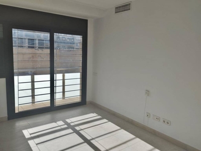 Alquiler Piso Sabadell. Piso de tres habitaciones Primera planta con terraza