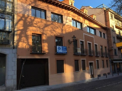 Alquiler Piso Segovia. Piso de dos habitaciones en Calle Doctor Laguna 3. Buen estado