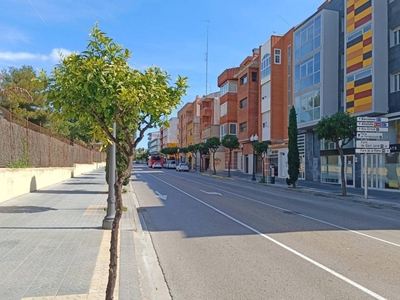 Alquiler Piso Tarragona. Piso de tres habitaciones en via Augusta. Primera planta