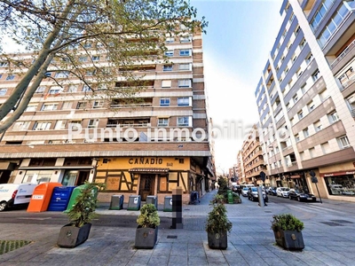 Alquiler Piso Valladolid. Piso de cuatro habitaciones en Calle Gardoqui 4. Buen estado quinta planta plaza de aparcamiento con terraza calefacción individual