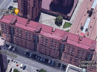 Alquiler Piso Valladolid. Piso de cuatro habitaciones en Calle Rigoberto Cortejoso 3. Entreplanta plaza de aparcamiento calefacción individual