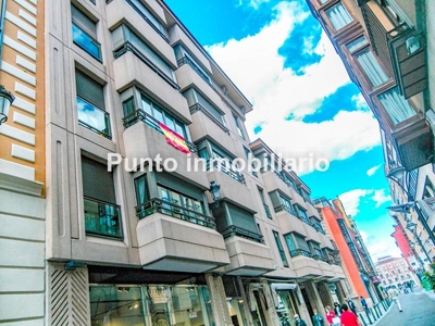 Alquiler Piso Valladolid. Piso de dos habitaciones en Calle Caridad 4. Muy buen estado tercera planta calefacción individual