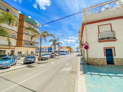Alquiler Piso Vélez-Málaga. Piso de dos habitaciones en Calle Piragua. Buen estado con terraza