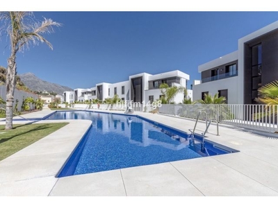 Impresionante apartamento contemporáneo en Nueva Andalucía, Marbella, Costa del Sol.