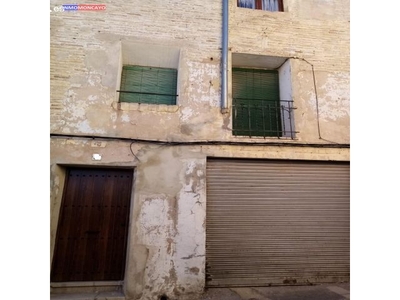 SE VENDE CASA CON GARAJE EN TARAZONA