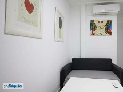 Soleado apartamento de 2 dormitorios con aire acondicionado en alquiler en Puerta del Ángel, cerca del metro
