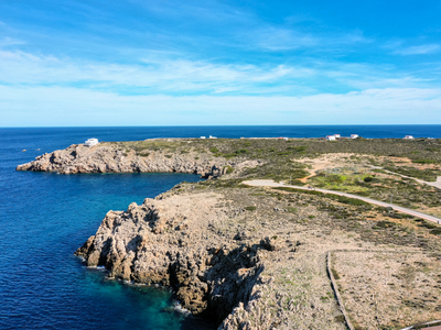 Terreno edificable en primera línea de mar en Punta Grossa, Menorca