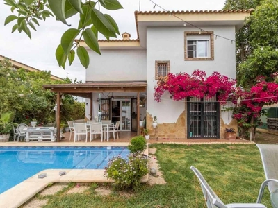 Venta Casa unifamiliar La Pobla de Vallbona. Con terraza 279 m²