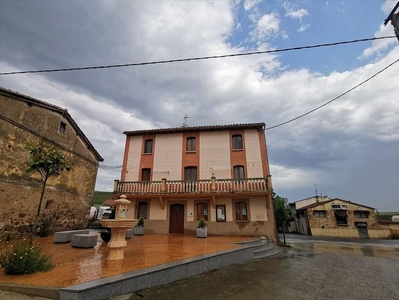 Venta de piso en Fresneña de 2 habitaciones con terraza