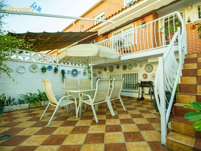 Venta de casa con piscina y terraza en Las Vaguadas, Urbanizaciones Sur (Badajoz), Las Vaguadas